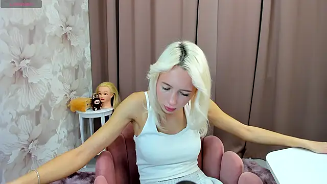 cute luucy online show from 10-17-25, 03:21