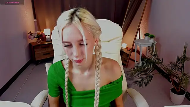 cute luucy online show from 03-18-26, 03:42
