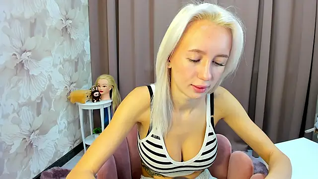 cute luucy online show from 10-23-25, 02:32