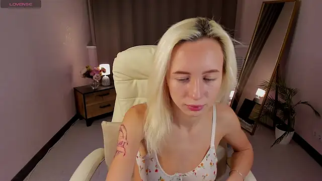 cute luucy online show from 02-19-26, 03:36