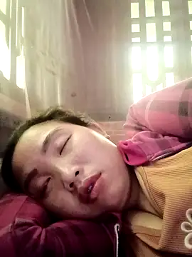 Snapshot of PhamPhung chatting on 10-18-25, 06:48 PhamPhung online show from 10-18-25, 06:48