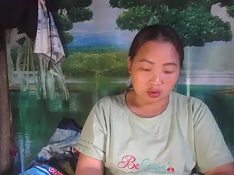 Snapshot of PhamPhung chatting on 10-07-25, 12:55 PhamPhung online show from 10-07-25, 12:55