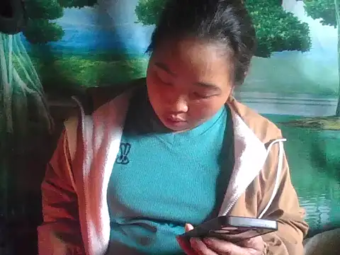 PhamPhung online show from 12-17-25, 01:54