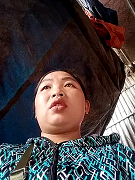 Snapshot of PhamPhung chatting on 09-22-25, 03:23 PhamPhung online show from 09-22-25, 03:23