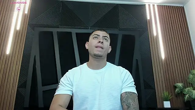 Snapshot of marco_garciia_ chatting on 09-24-25, 11:21 marco garciia online show from 09-24-25, 11:21