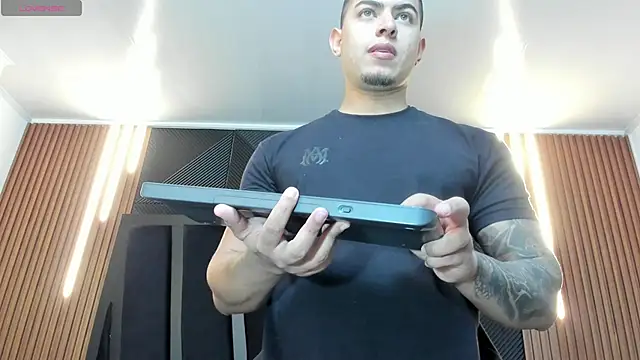 Snapshot of marco_garciia_ chatting on 10-03-25, 11:06 marco garciia online show from 10-03-25, 11:06