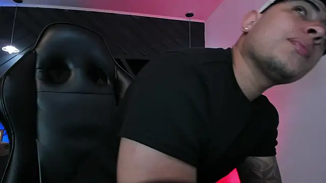 Snapshot of marco_garciia_ chatting on 02-18-26, 11:12 marco garciia online show from 02-18-26, 11:12