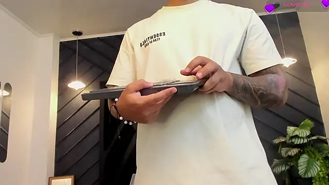 Snapshot of marco_garciia_ chatting on 02-05-26, 11:11 marco garciia online show from 02-05-26, 11:11