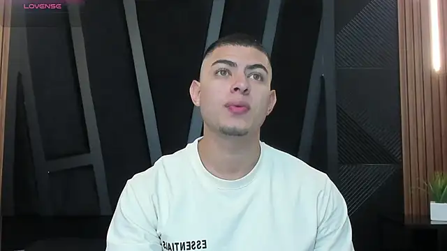 Snapshot of marco_garciia_ chatting on 10-04-25, 11:17 marco garciia online show from 10-04-25, 11:17