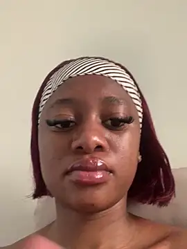 Snapshot of sweetcake87 chatting on 10-13-25, 09:33 sweetcake87 online show from 10-13-25, 09:33