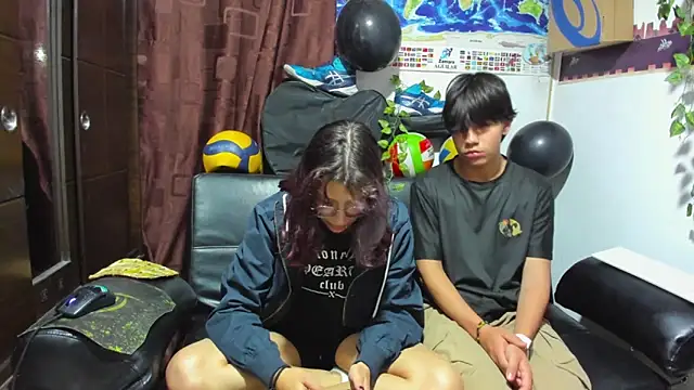 Snapshot of Donuts_DD chatting on 09-11-25, 08:58 Donuts DD online show from 09-11-25, 08:58