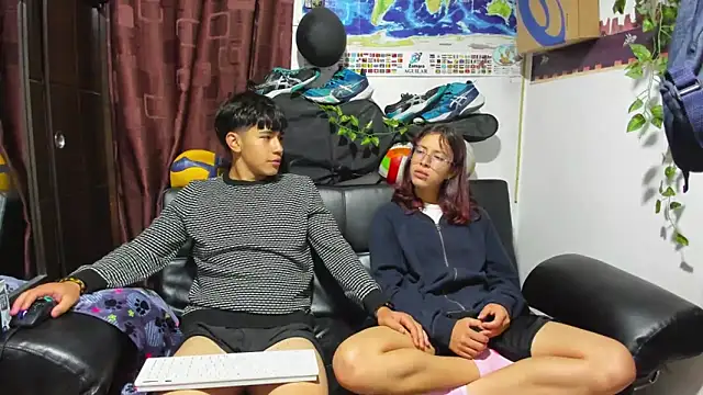 Snapshot of Donuts_DD chatting on 09-30-25, 07:03 Donuts DD online show from 09-30-25, 07:03