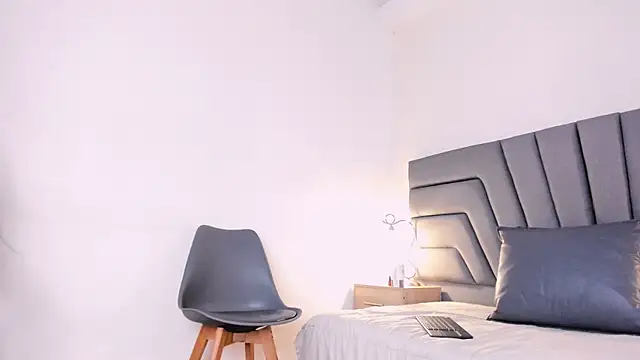 Maia 520 online show from 11-18-25, 06:55