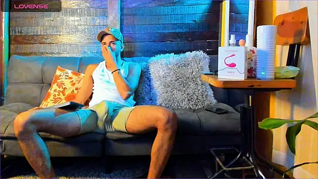 Snapshot of Alex_bigcock11_ chatting on 09-21-25, 06:24 Alex bigcock11  online show from 09-21-25, 06:24