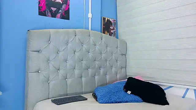 Snapshot of Emily_J18 chatting on 10-14-25, 03:12 Emily J18 online show from 10-14-25, 03:12