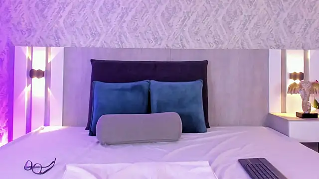 krystal foxx online show from 03-25-26, 10:30