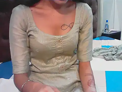 Snapshot of elize__ chatting on 09-29-25, 04:19 elize   online show from 09-29-25, 04:19