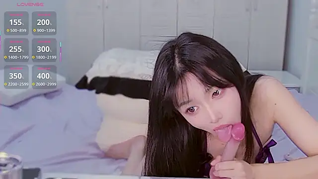 XiaoNana  online show from 10-17-25, 01:31