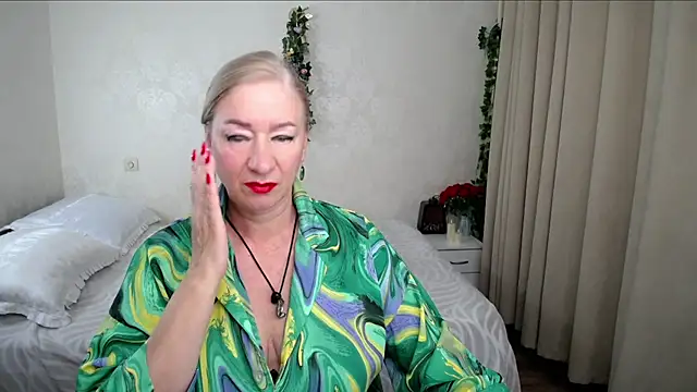 Snapshot of hunters_woman chatting on 07-17-26, 03:15 hunters woman online show from 07-17-26, 03:15