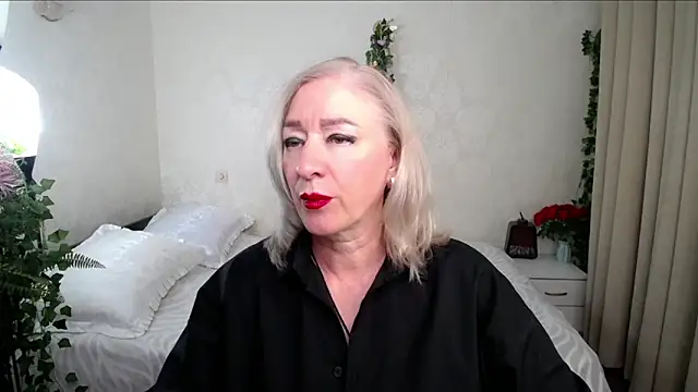 hunters woman online show from 06-04-26, 03:06