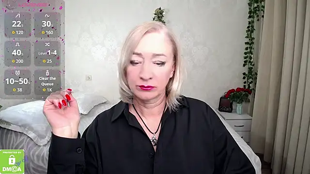 hunters woman online show from 11-18-25, 03:26