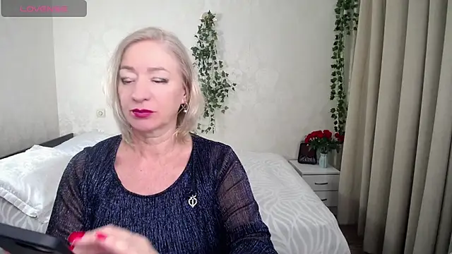 hunters woman online show from 11-30-25, 11:27