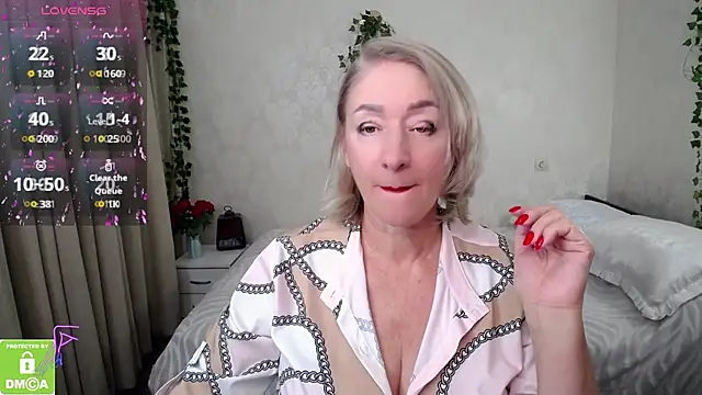 hunters woman online show from 10-09-25, 01:55