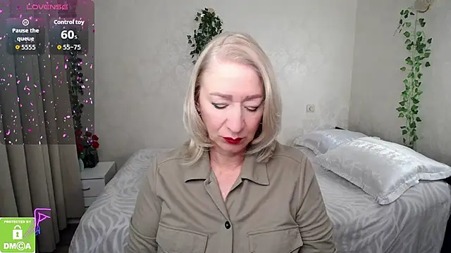 hunters woman online show from 09-26-25, 12:01