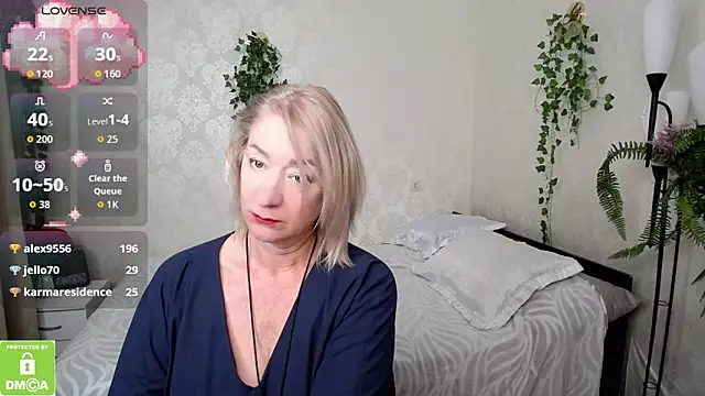 hunters woman online show from 10-15-25, 01:26