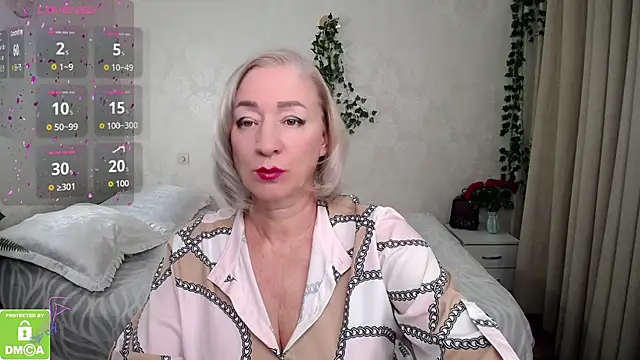 hunters woman online show from 11-17-25, 03:05