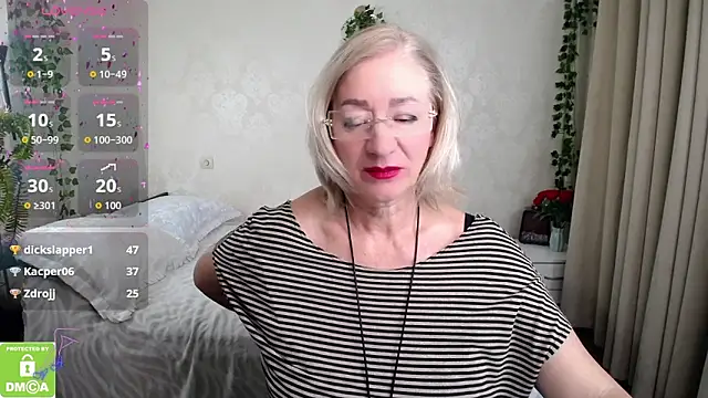 hunters woman online show from 10-22-25, 12:54