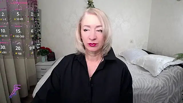 hunters woman online show from 11-22-25, 01:43