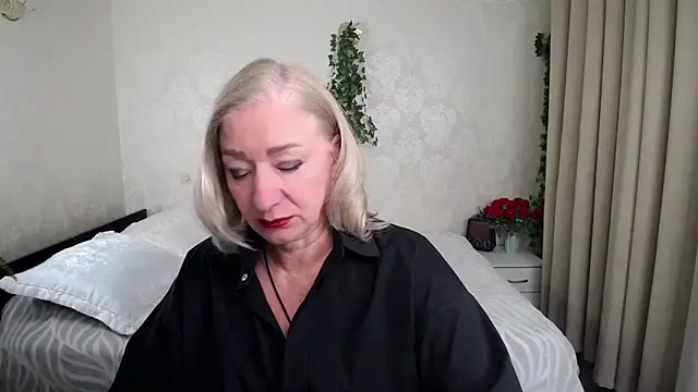 hunters woman online show from 02-12-26, 05:02