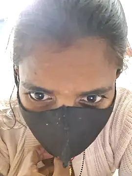 RAYI Queen 3 online show from 12-14-25, 04:01