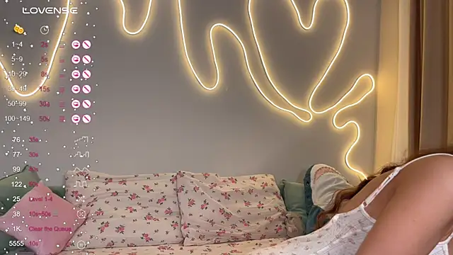 Eva Collinss online show from 12-18-25, 01:11