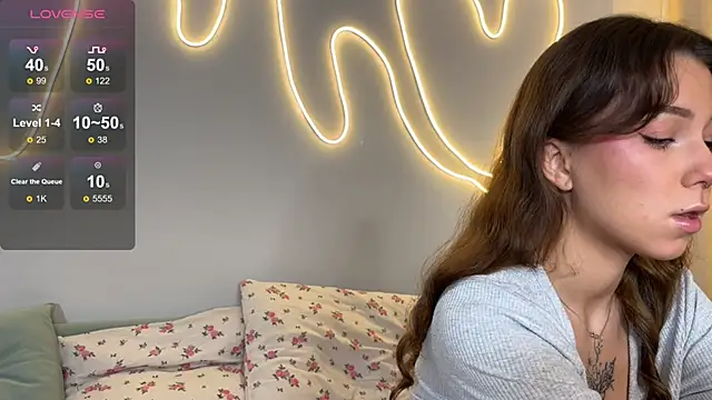 Eva Collinss online show from 10-29-25, 01:26