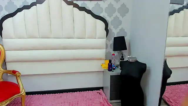 EimmyAdams online show from 12-22-25, 07:47