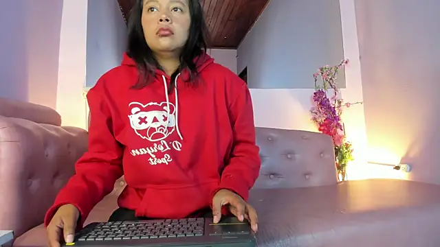 Dulce Pettit online show from 10-08-25, 12:39
