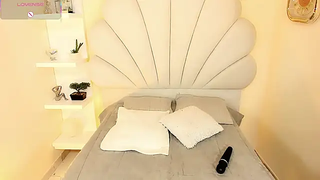 HottSalomee online show from 11-13-25, 06:06