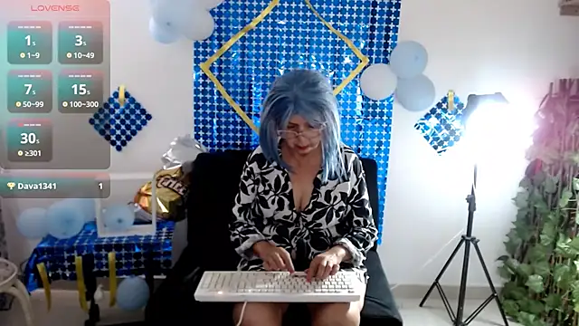 Snapshot of ruth_blue21 chatting on 10-05-25, 04:31 ruth blue21 online show from 10-05-25, 04:31