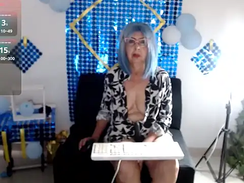 Snapshot of ruth_blue21 chatting on 10-20-25, 04:29 ruth blue21 online show from 10-20-25, 04:29