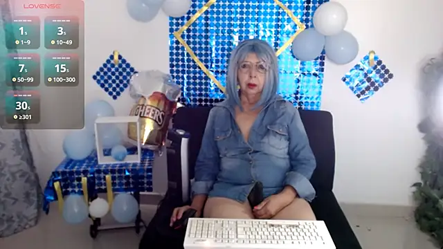 Snapshot of ruth_blue21 chatting on 09-22-25, 02:45 ruth blue21 online show from 09-22-25, 02:45