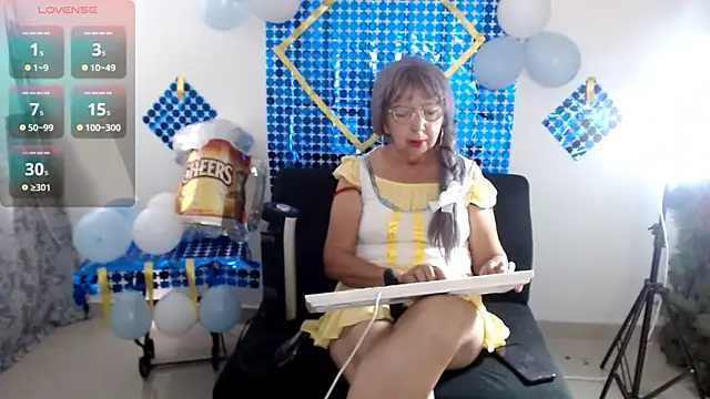 Snapshot of ruth_blue21 chatting on 09-21-25, 06:13 ruth blue21 online show from 09-21-25, 06:13