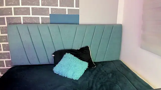 Snapshot of little_annee chatting on 09-14-25, 11:38 little annee online show from 09-14-25, 11:38