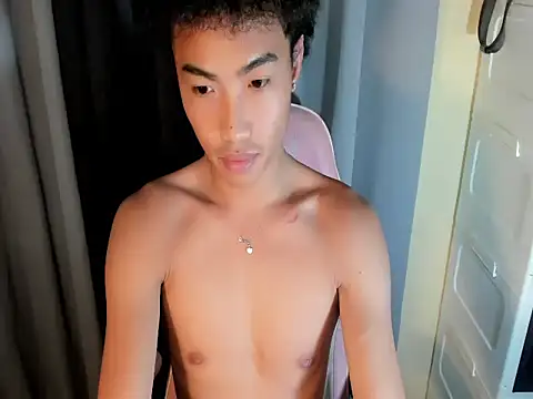 Snapshot of yourhotpinoy chatting on 04-06-26, 12:06 yourhotpinoy online show from 04-06-26, 12:06