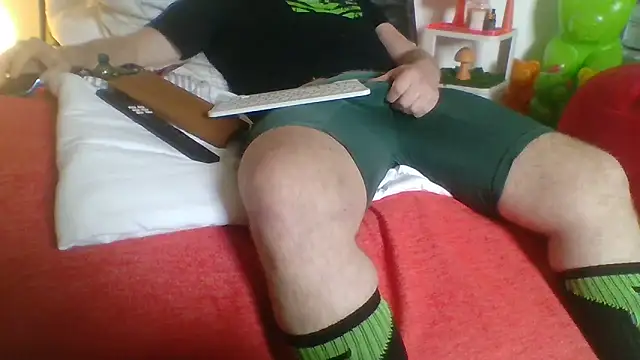Snapshot of hnhgay chatting on 06-12-26, 07:17 hnhgay online show from 06-12-26, 07:17