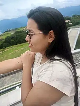 Snapshot of Dilan_and_Mia chatting on 10-08-25, 03:35 Dilan and Mia online show from 10-08-25, 03:35