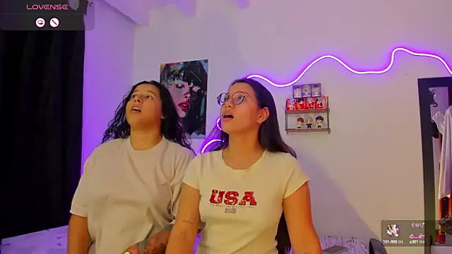 Snapshot of Dilan_and_Mia chatting on 09-20-25, 12:04 Dilan and Mia online show from 09-20-25, 12:04