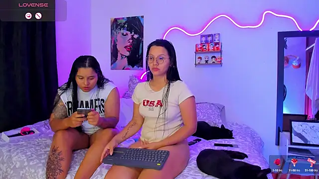 Snapshot of Dilan_and_Mia chatting on 10-09-25, 11:49 Dilan and Mia online show from 10-09-25, 11:49