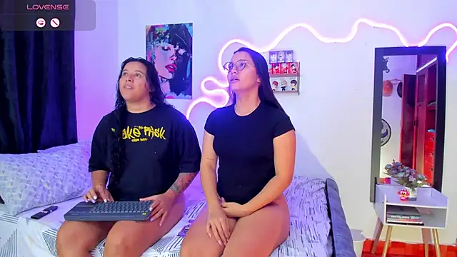 Snapshot of Dilan_and_Mia chatting on 09-18-25, 10:02 Dilan and Mia online show from 09-18-25, 10:02